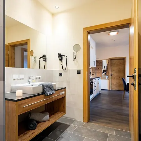 Alpin Am Burgsee Apartman Ladis
